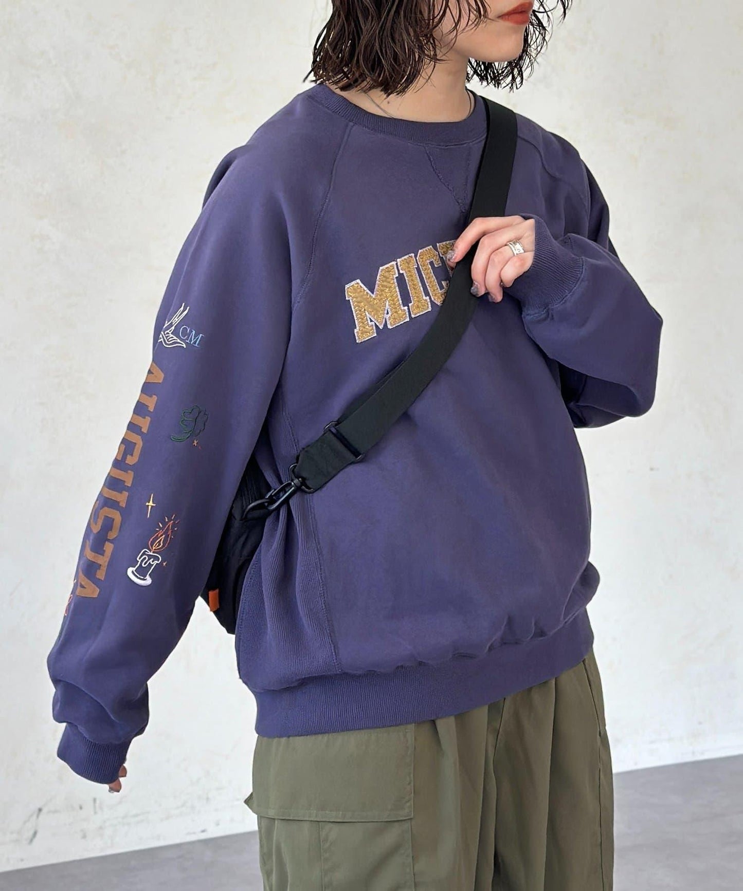 塗鴉刺繡學院風標誌衛衣