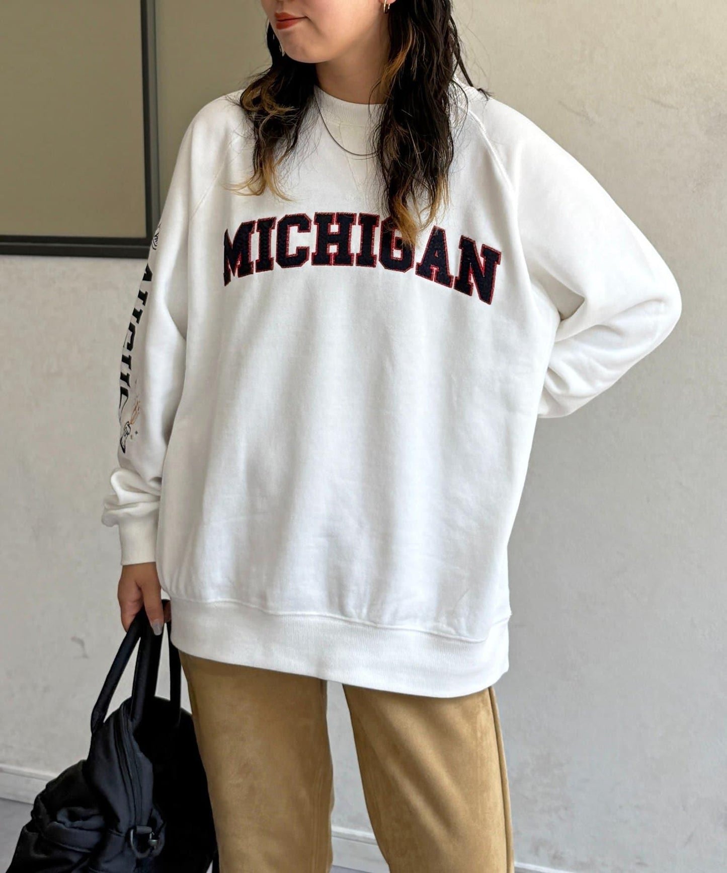 塗鴉刺繡學院風標誌衛衣