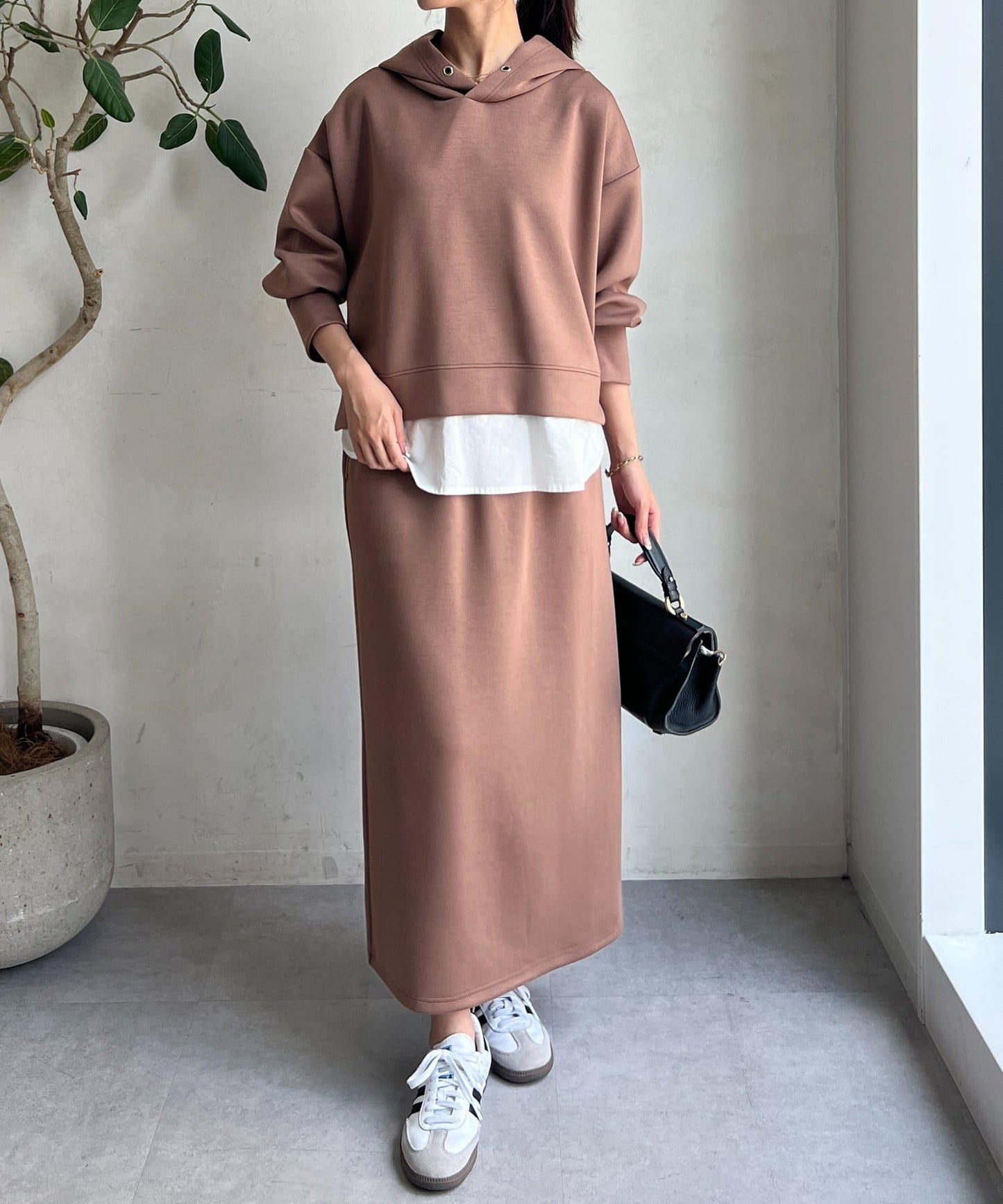 連帽加厚套頭衫×修身半身裙