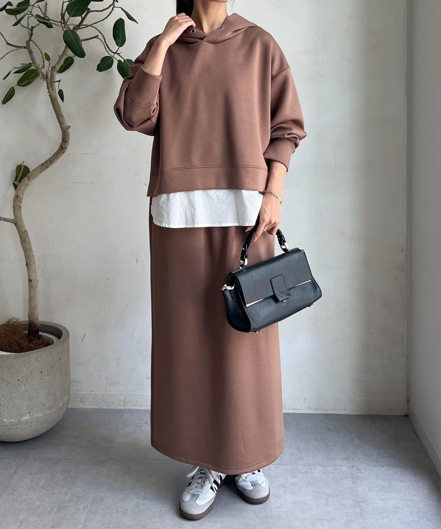 連帽加厚套頭衫×修身半身裙