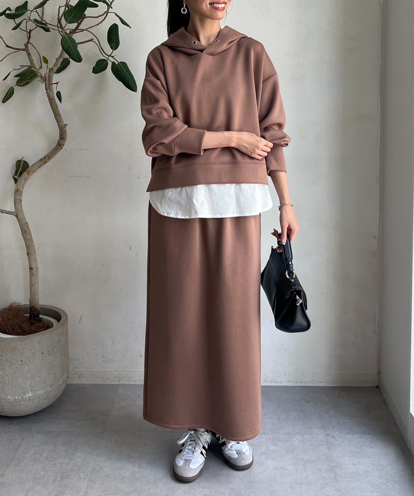 連帽加厚套頭衫×修身半身裙