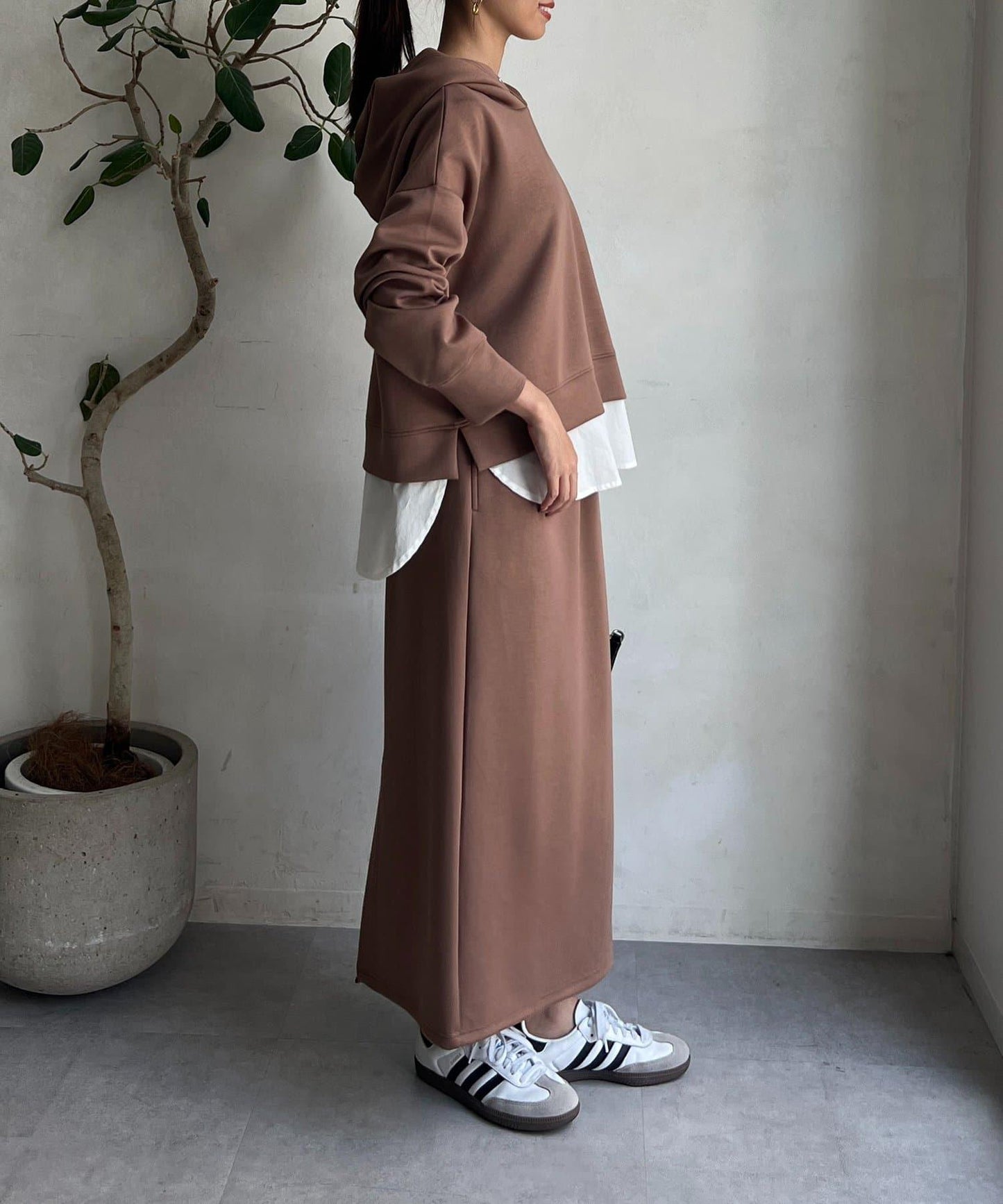 連帽加厚套頭衫×修身半身裙