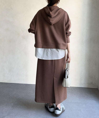 連帽加厚套頭衫×修身半身裙