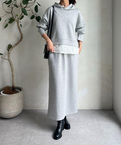 連帽加厚套頭衫×修身半身裙