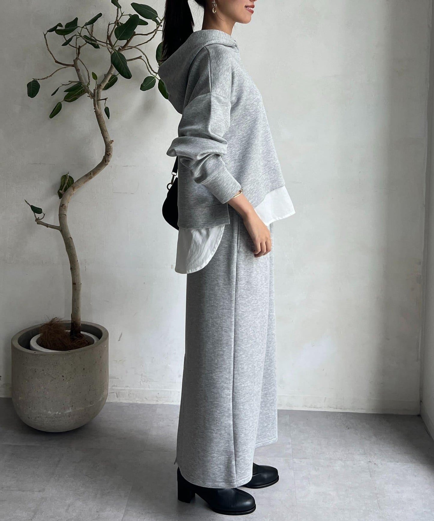 連帽加厚套頭衫×修身半身裙