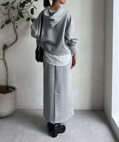 連帽加厚套頭衫×修身半身裙