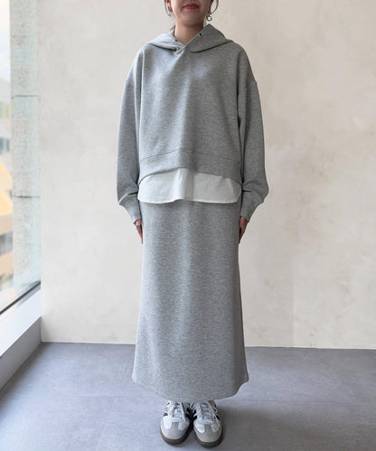 連帽加厚套頭衫×修身半身裙