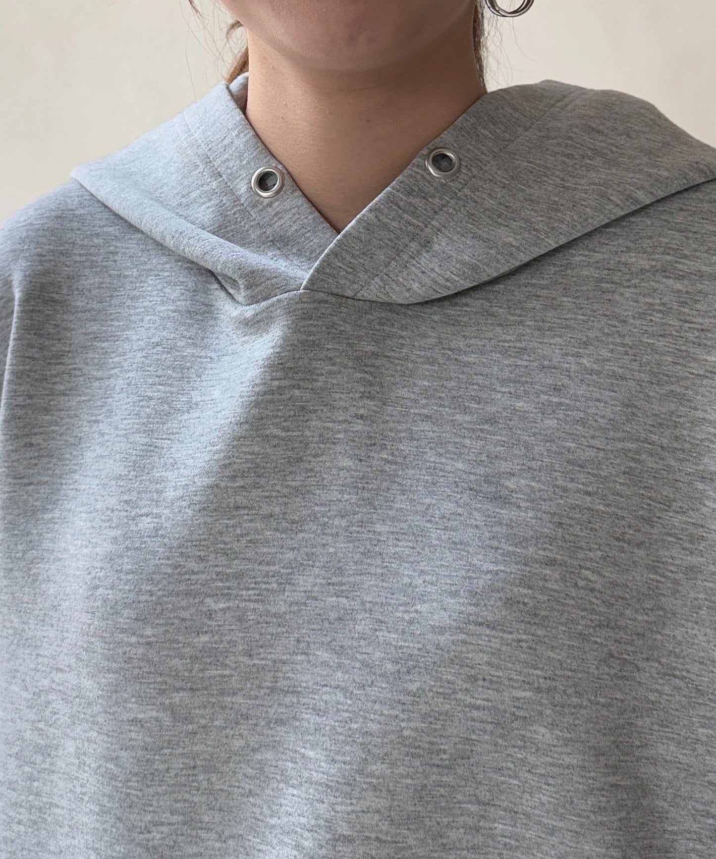 連帽加厚套頭衫×修身半身裙