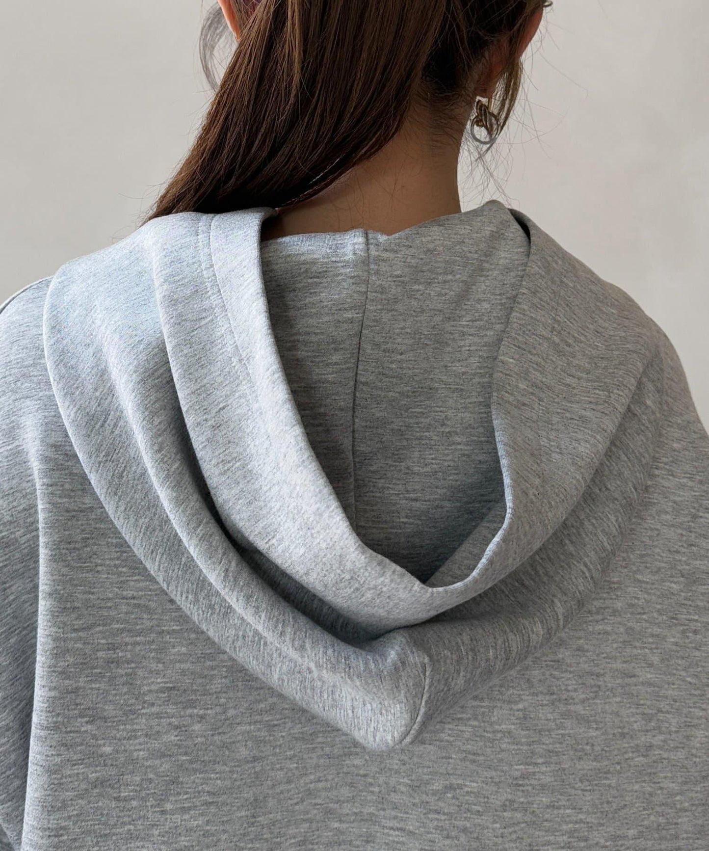 連帽加厚套頭衫×修身半身裙