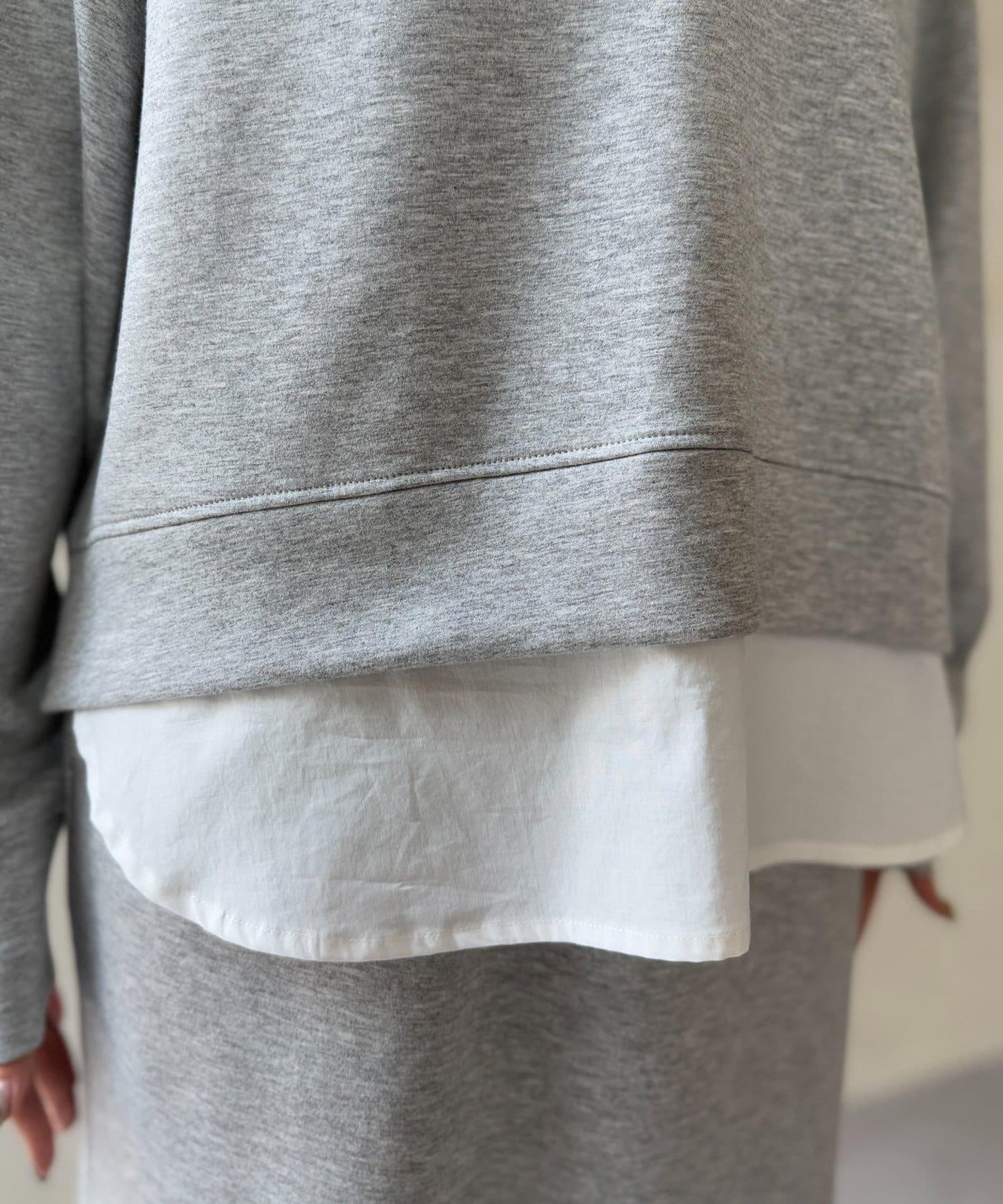 連帽加厚套頭衫×修身半身裙