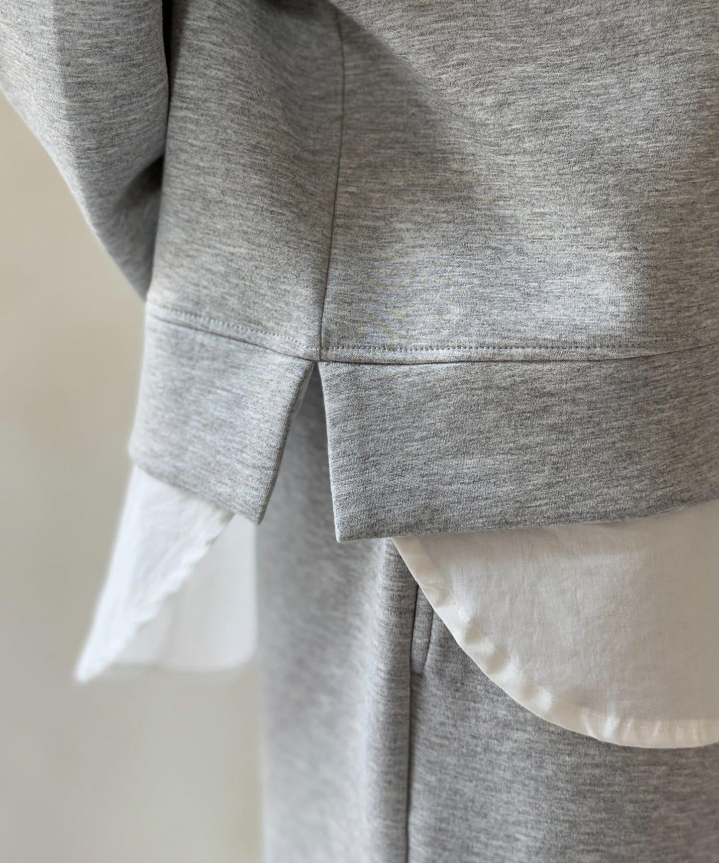 連帽加厚套頭衫×修身半身裙