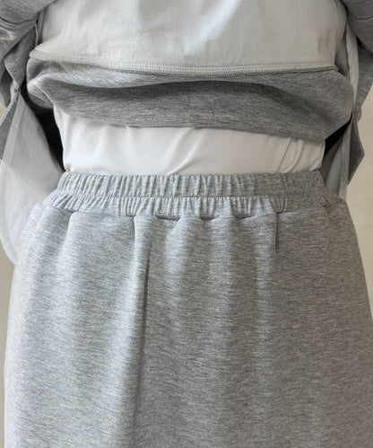 連帽加厚套頭衫×修身半身裙