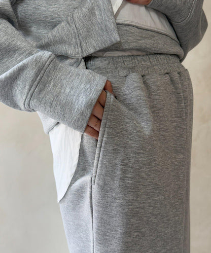 連帽加厚套頭衫×修身半身裙