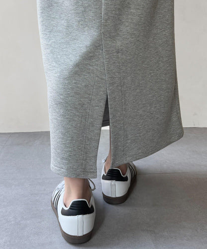 連帽加厚套頭衫×修身半身裙