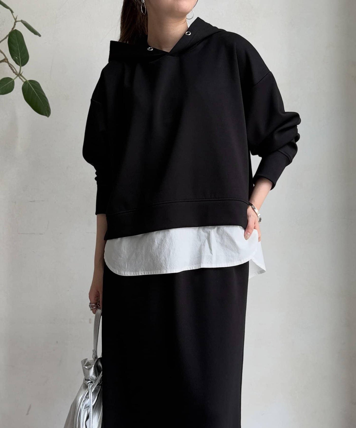 連帽加厚套頭衫×修身半身裙