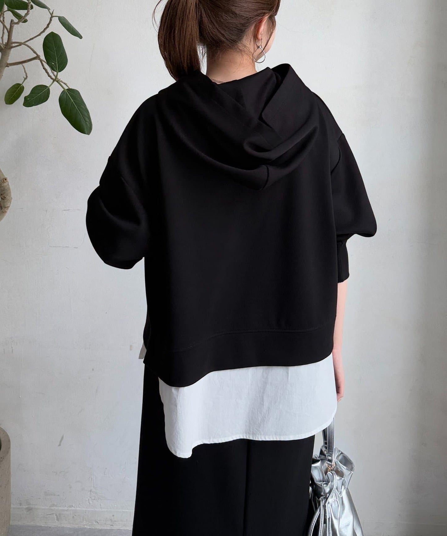 連帽加厚套頭衫×修身半身裙