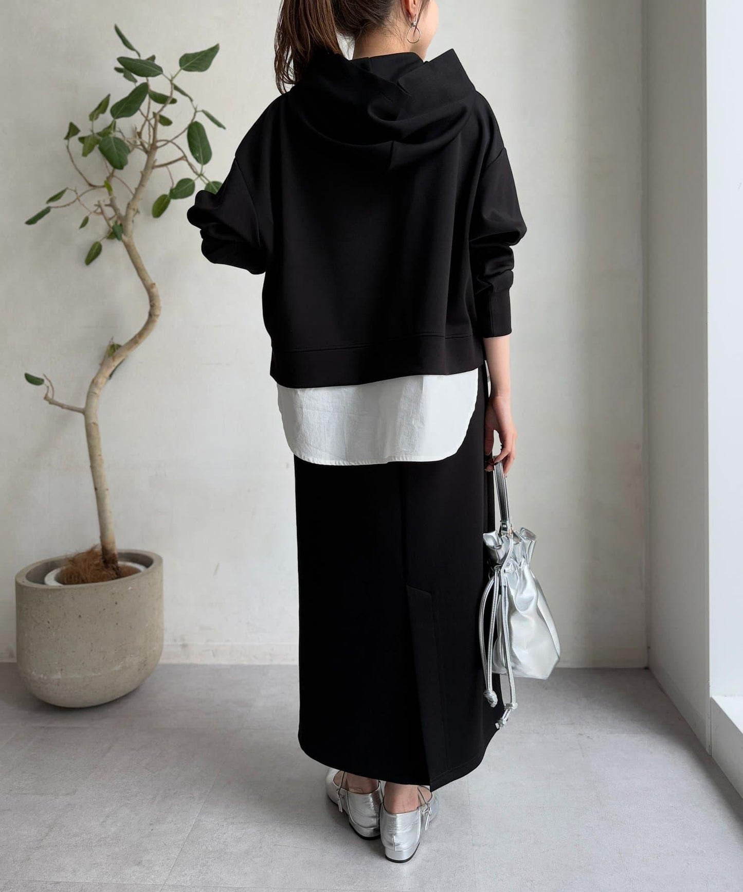 連帽加厚套頭衫×修身半身裙
