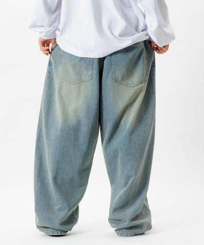 寬鬆版型桶形牛仔褲 / 水洗工藝 / 過染工藝