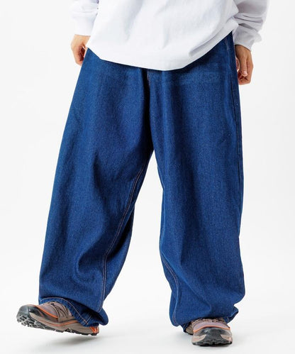 寬鬆版型桶形牛仔褲 / 水洗工藝 / 過染工藝