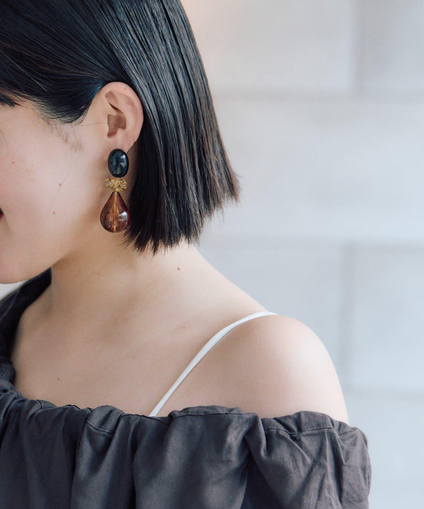 棕色樹脂水滴耳環