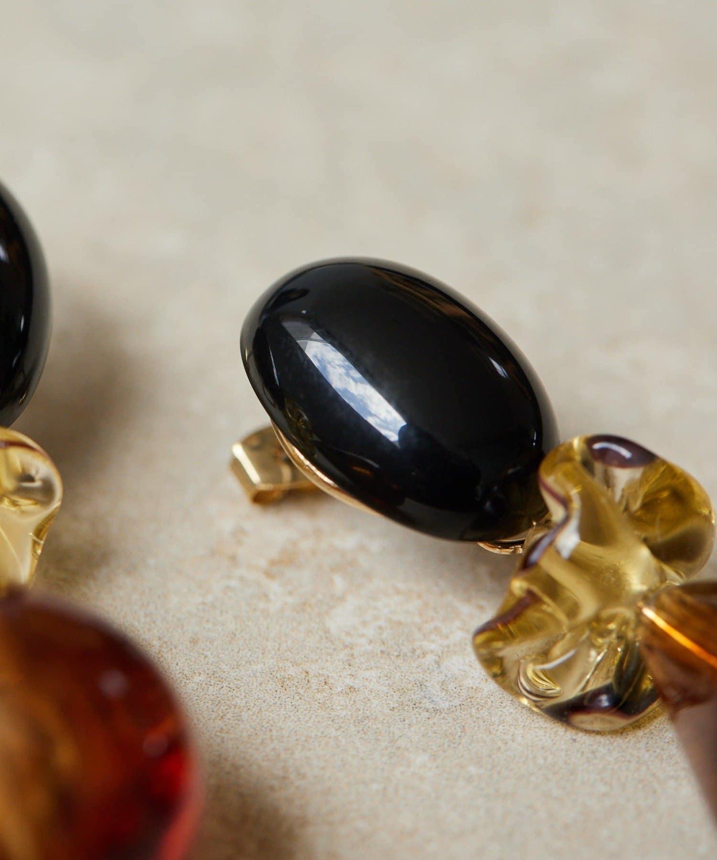 棕色樹脂水滴耳環