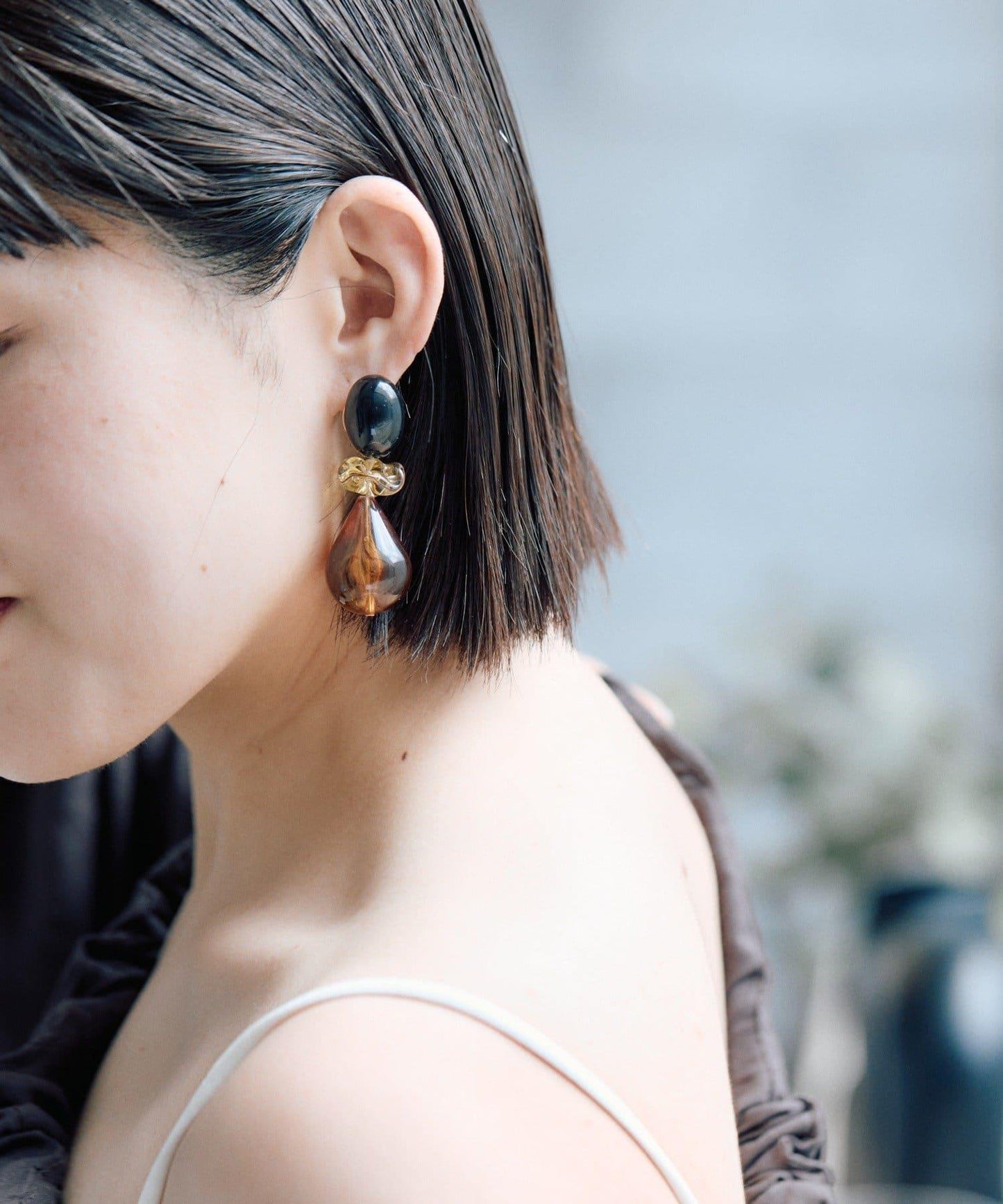 棕色樹脂水滴耳環