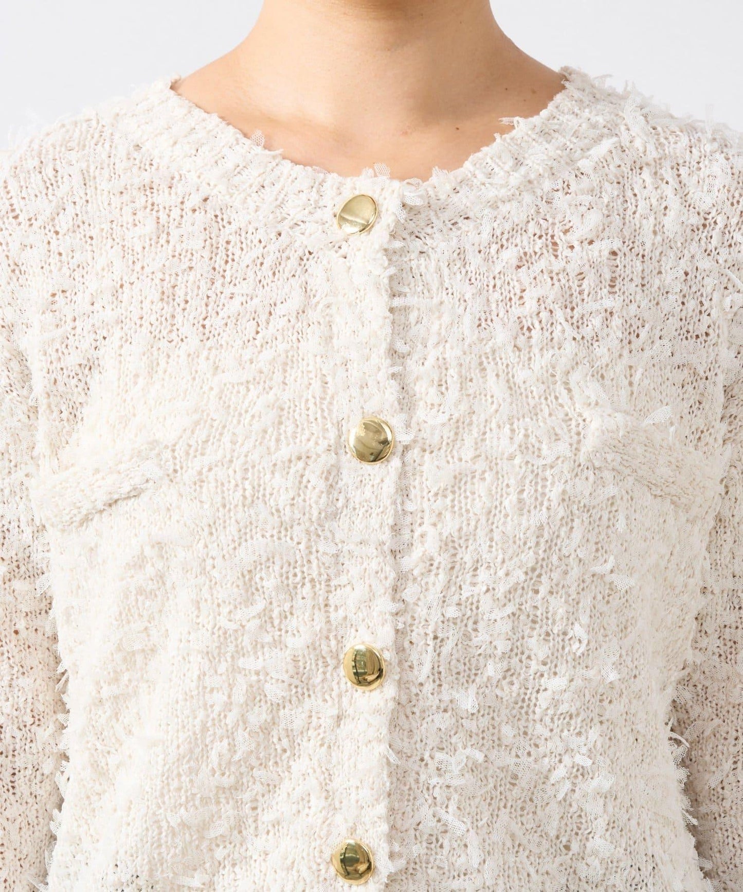 適合打造輕盈造型的亮片薄紗帶紗線金色紐扣開衫