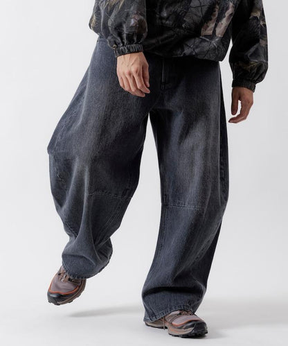 寬鬆版型弧形牛仔褲 單次水洗