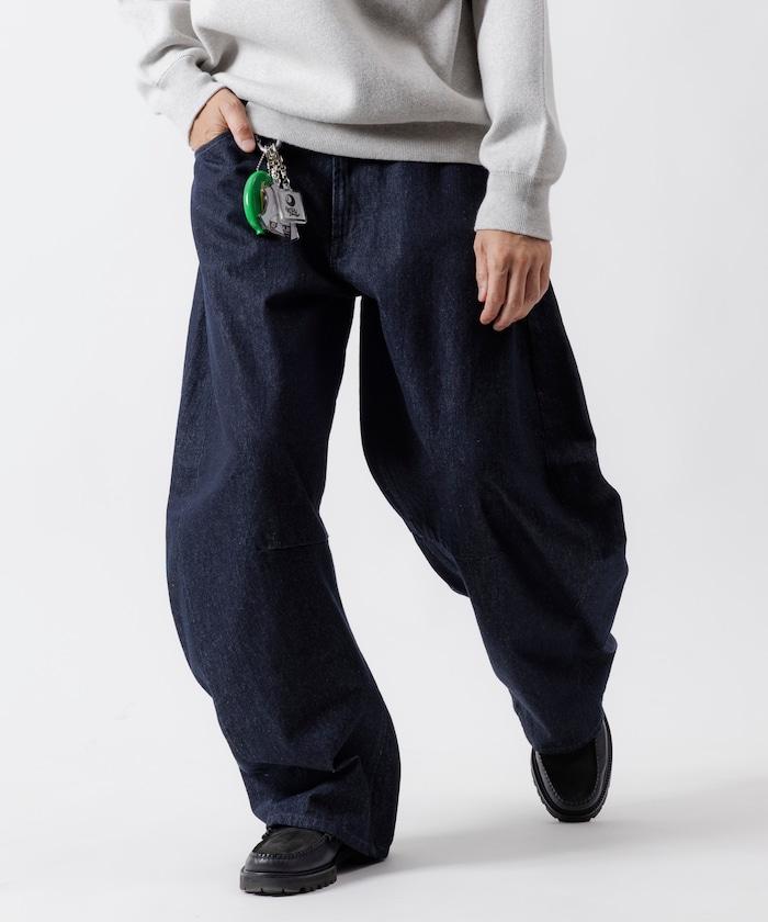 寬鬆版型弧形牛仔褲 單次水洗