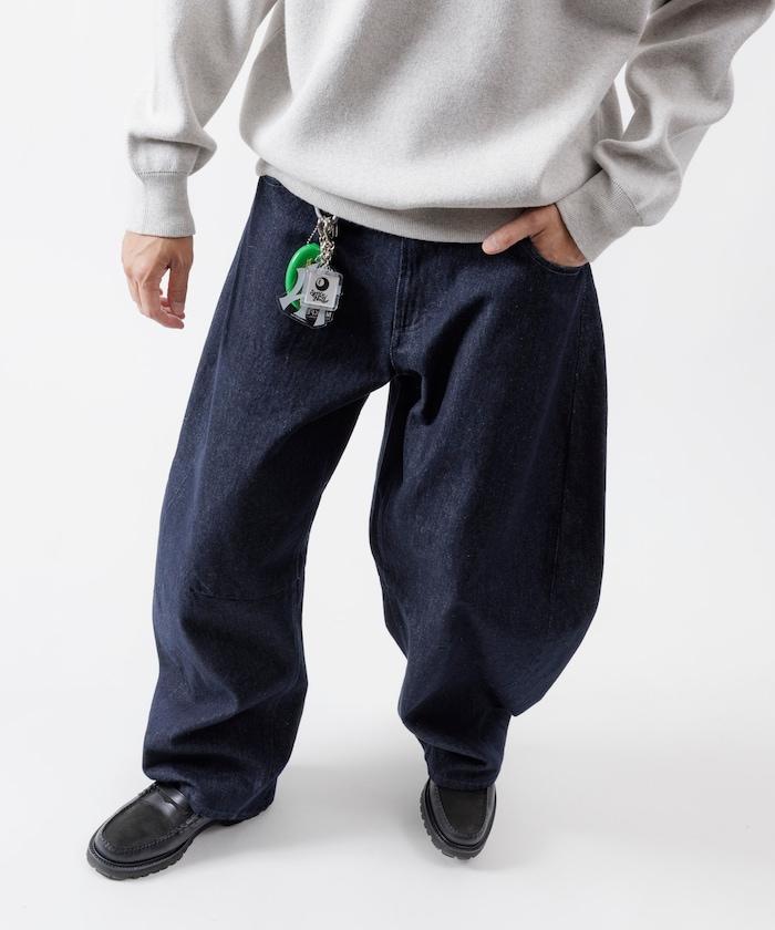 寬鬆版型弧形牛仔褲 單次水洗