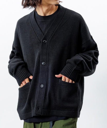 寬鬆版型 易打理 可水洗 V領開衫