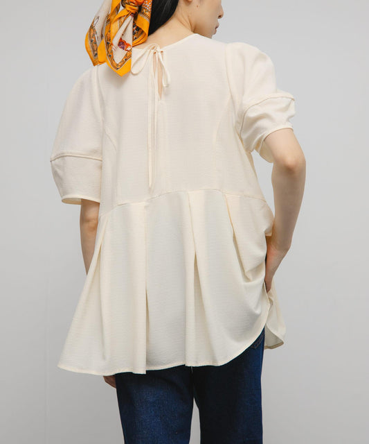 泡泡袖荷葉邊上衣