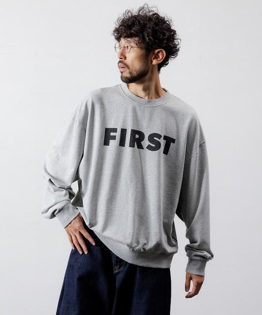 正面印花圓領衛衣 FIRST / 寬鬆版型