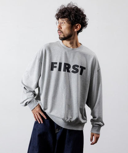 正面印花圓領衛衣 FIRST / 寬鬆版型