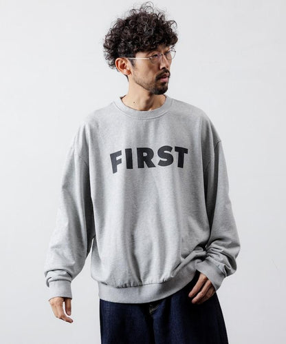 正面印花圓領衛衣 FIRST / 寬鬆版型