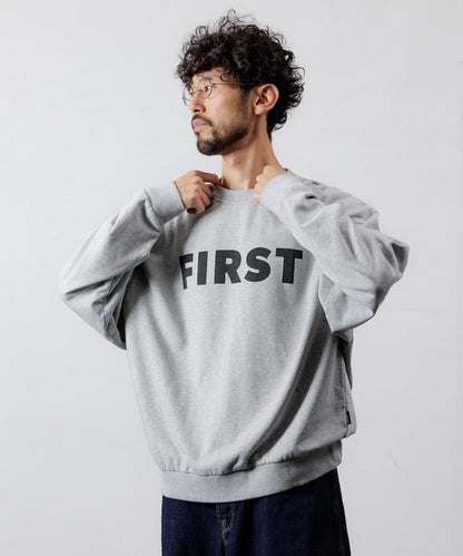 正面印花圓領衛衣 FIRST / 寬鬆版型
