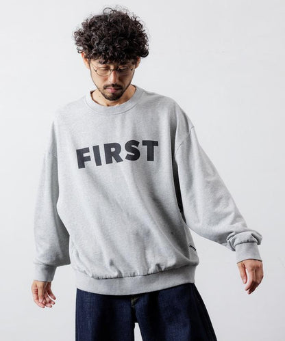 正面印花圓領衛衣 FIRST / 寬鬆版型