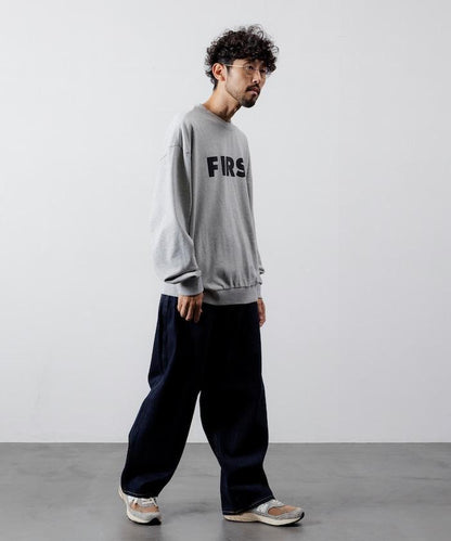 正面印花圓領衛衣 FIRST / 寬鬆版型