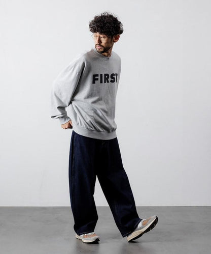 正面印花圓領衛衣 FIRST / 寬鬆版型