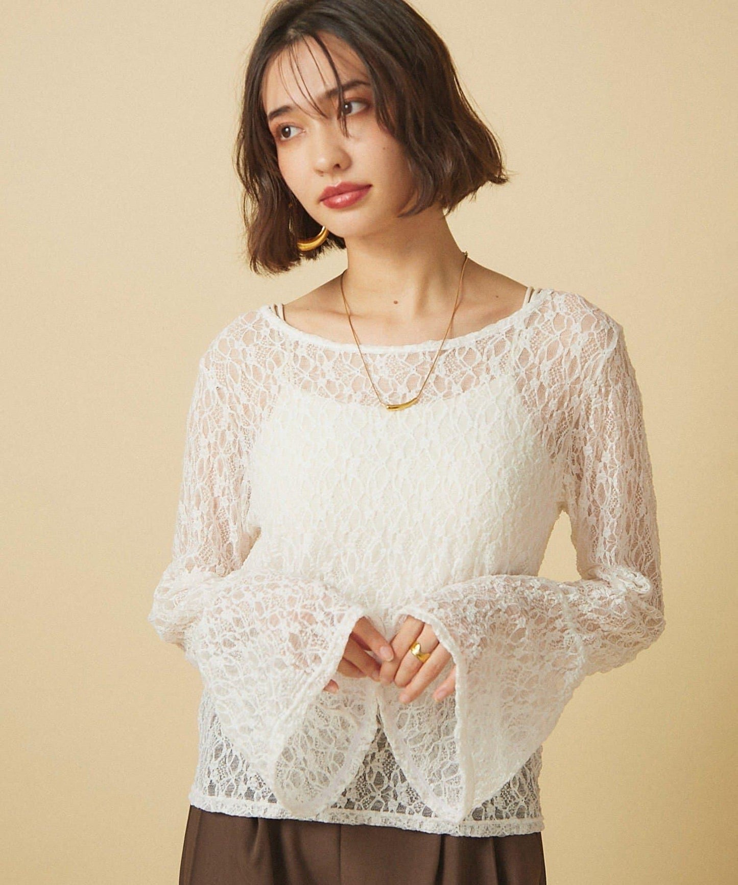 蕾絲喇叭袖套頭衫