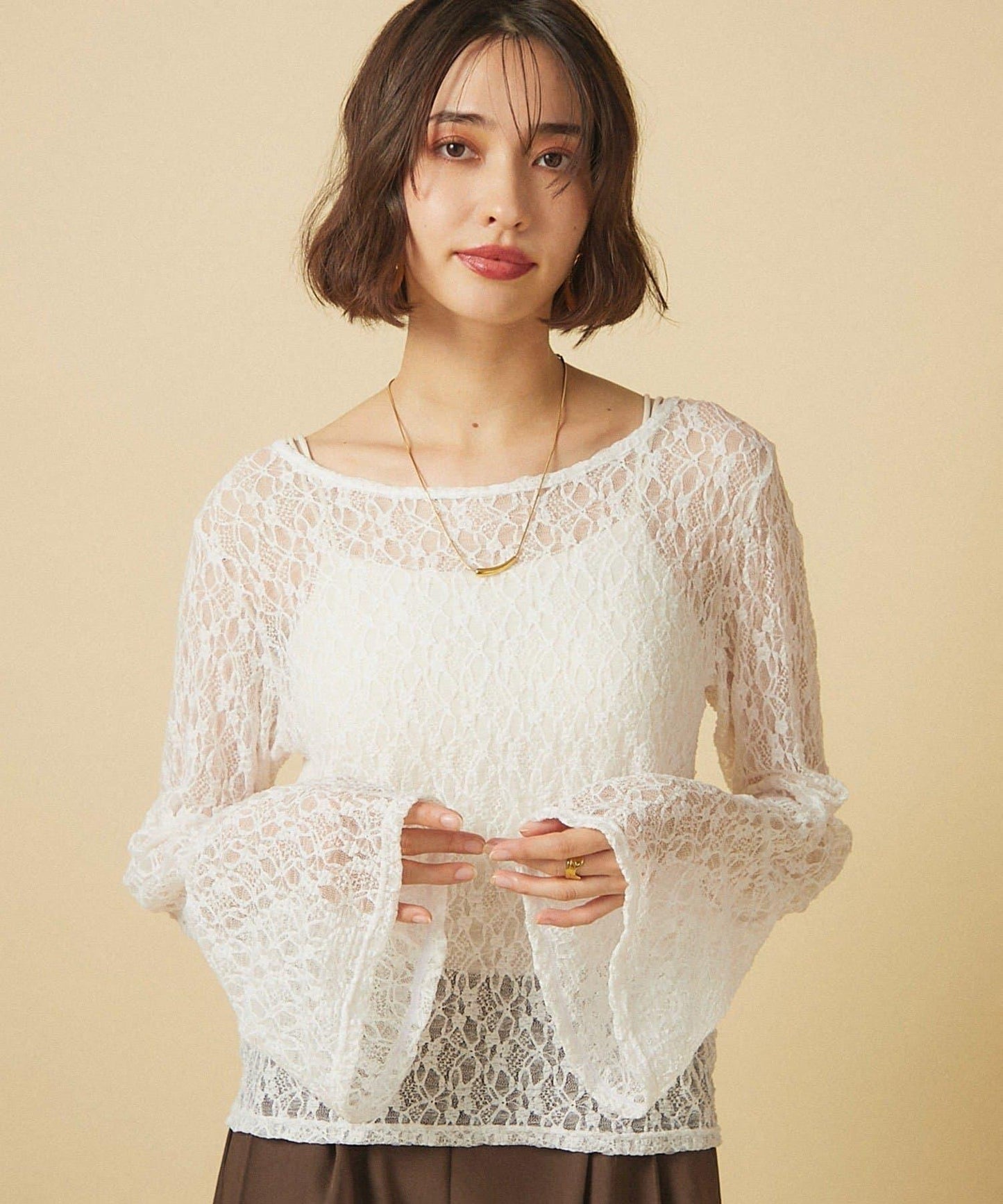 蕾絲喇叭袖套頭衫