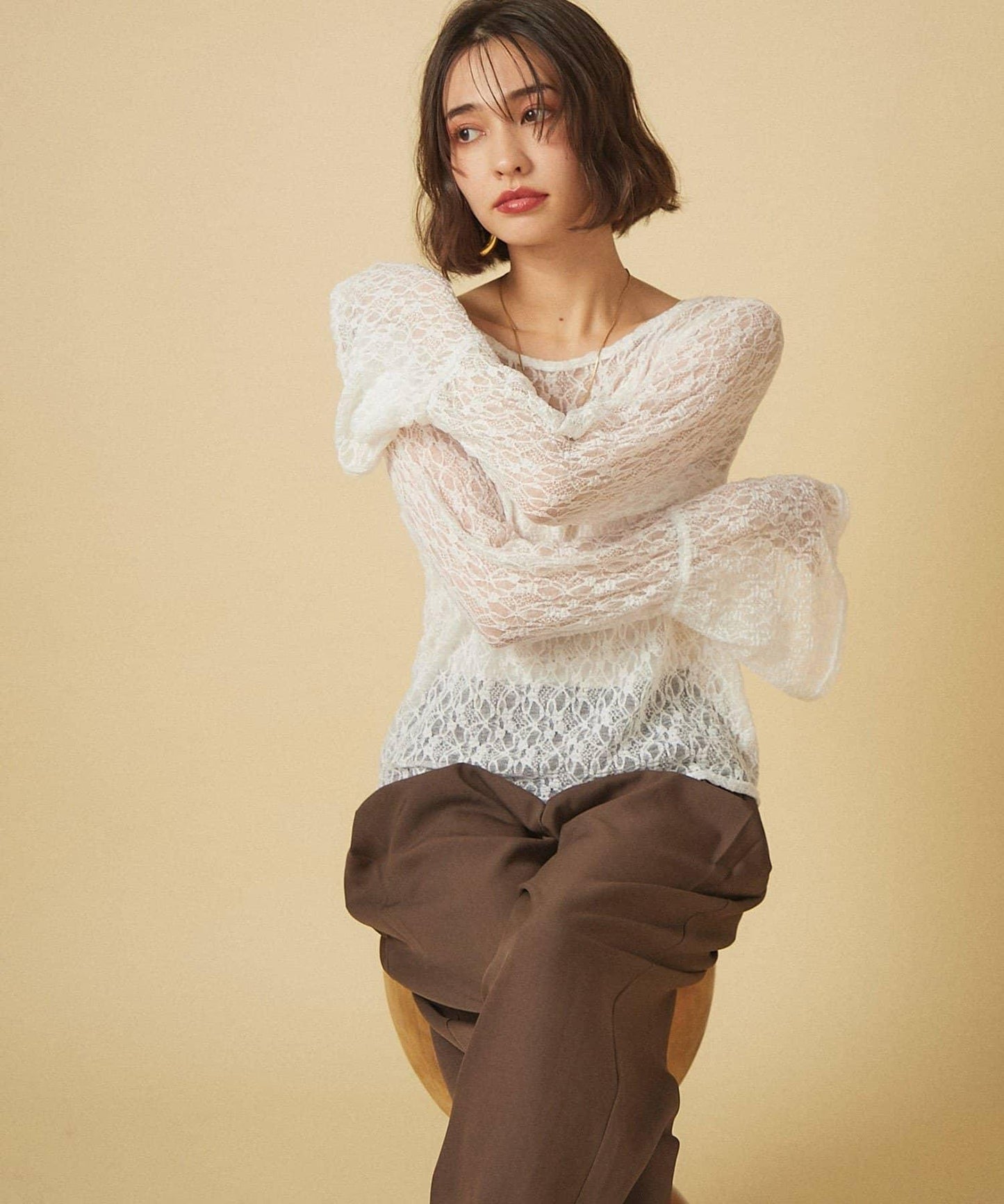 蕾絲喇叭袖套頭衫