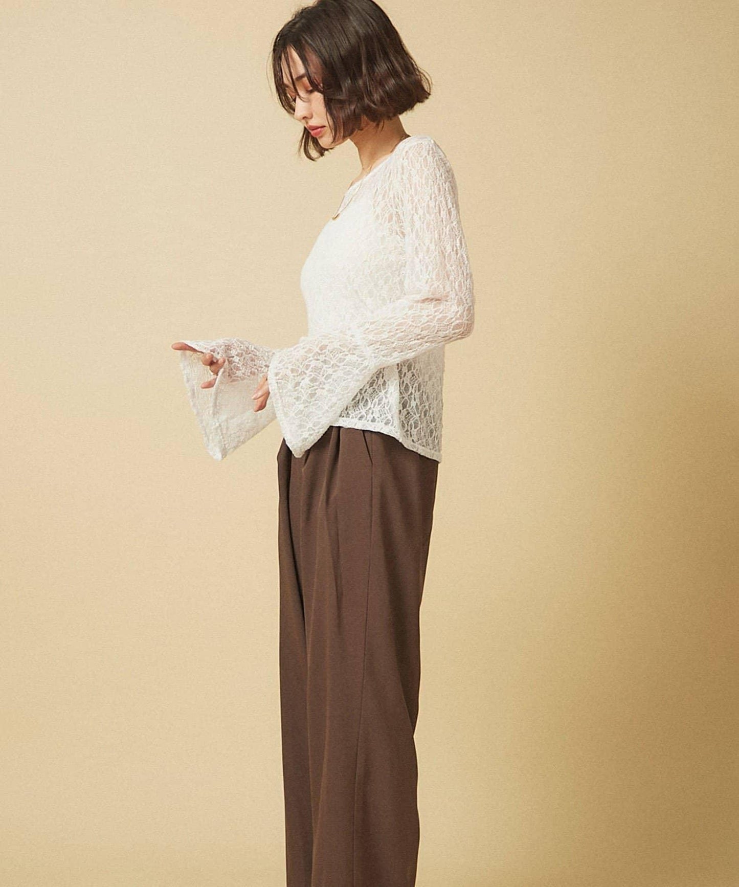 蕾絲喇叭袖套頭衫