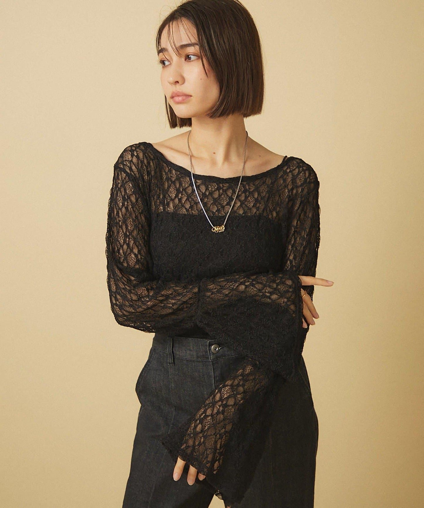 蕾絲喇叭袖套頭衫