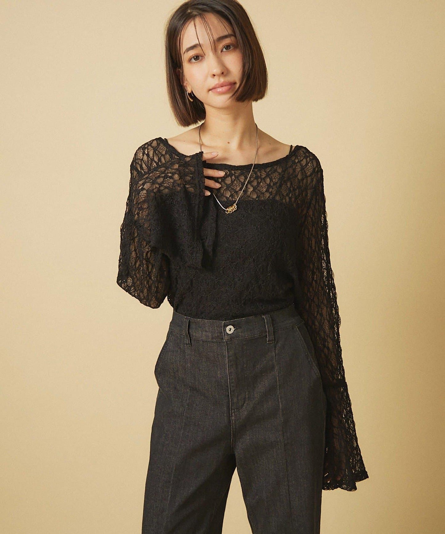 蕾絲喇叭袖套頭衫