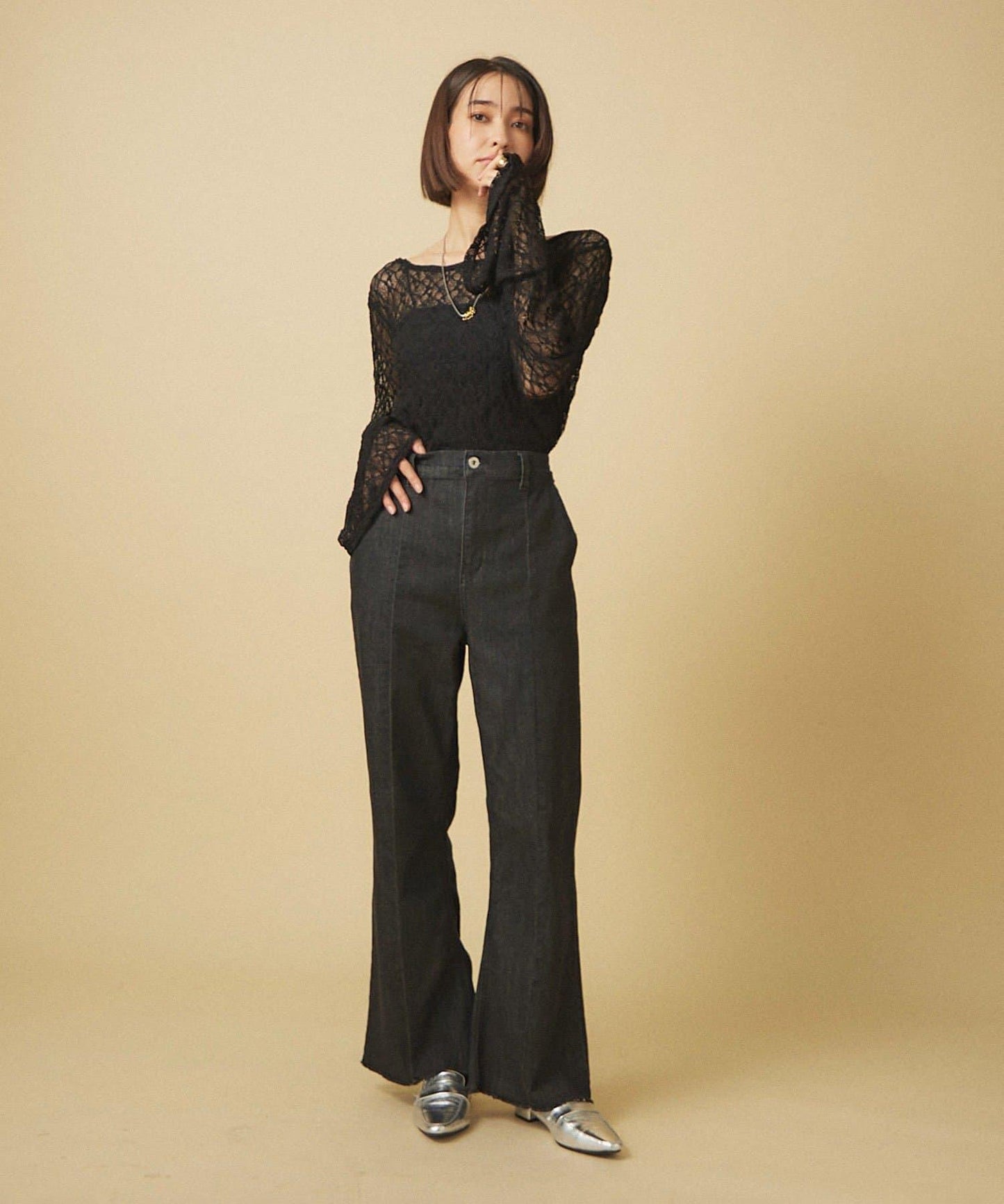 蕾絲喇叭袖套頭衫