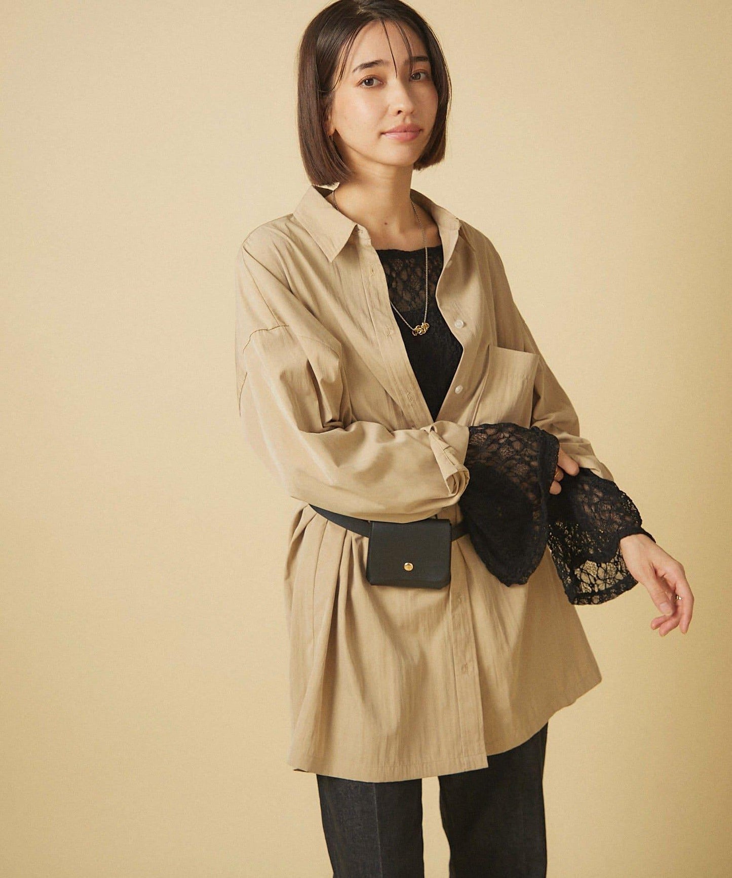 蕾絲喇叭袖套頭衫