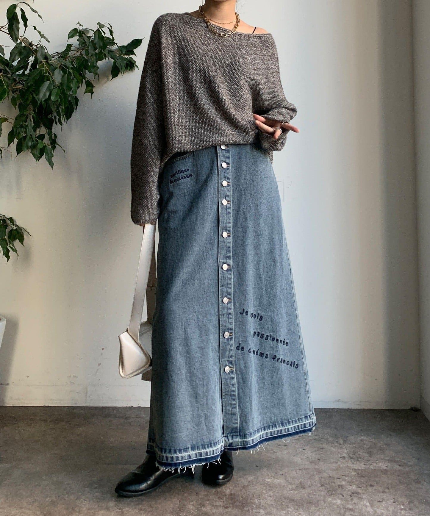 牛仔刺繡前扣半身裙