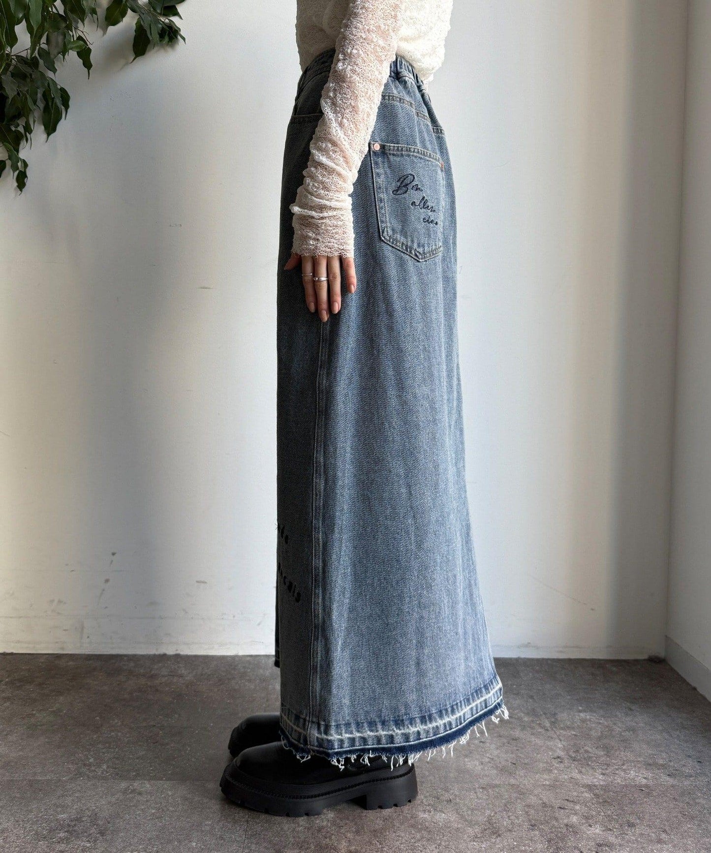 牛仔刺繡前扣半身裙