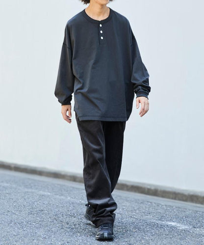 寬鬆版型 單點刺繡 亨利領 長袖T恤